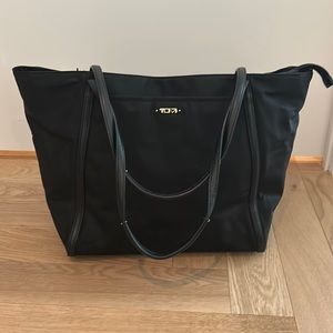 TUMI Women’s Voyageur Tote